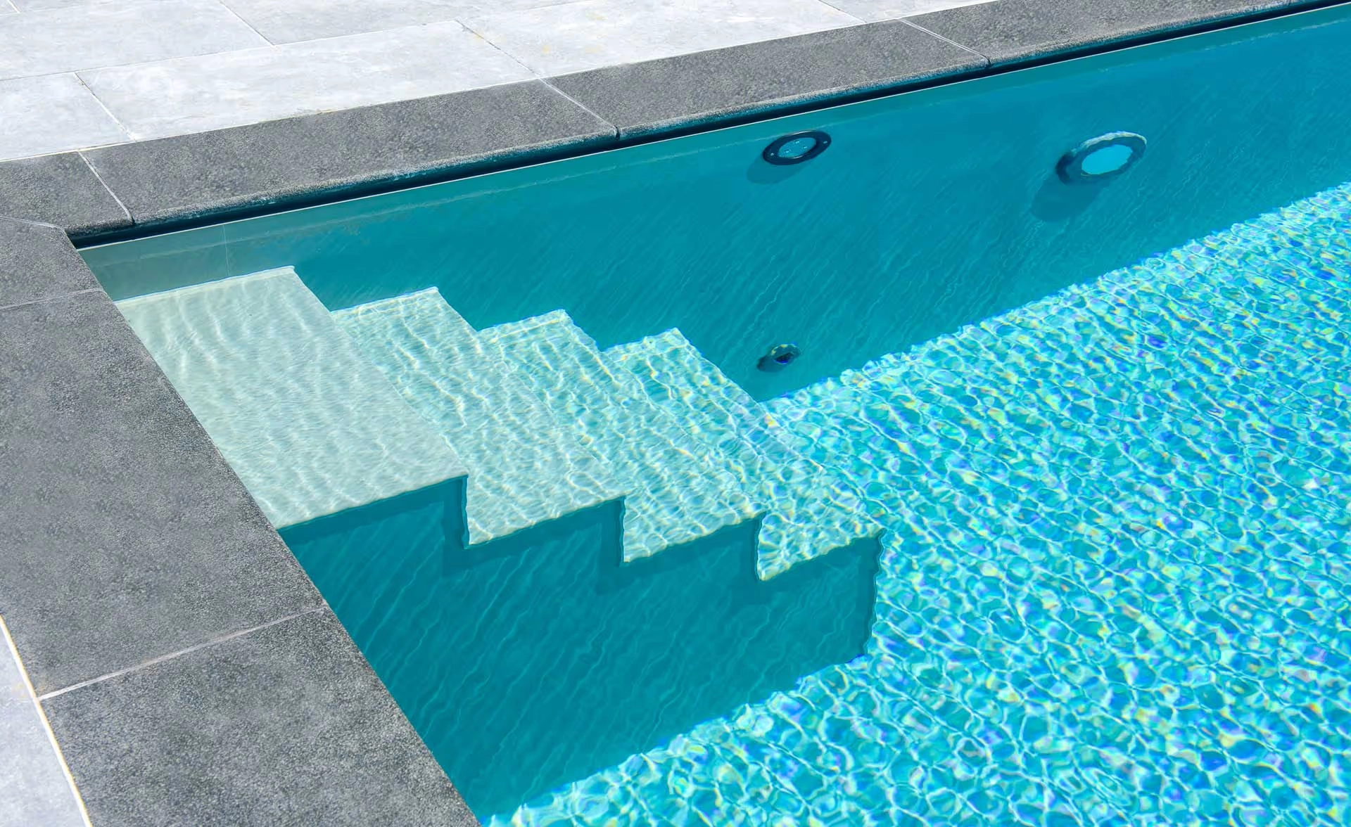 6482f3082083cf1e5898bcb7_niveko--one-piece-pools-htp-group copy